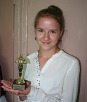 Wiktoria otrzymała Oscara dla najlepszej aktorki, który zapewnił jej miejsce honorowe w kole teatralnym w nowej szkole. 